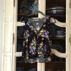 NWT. O’NEILL V-Neck Floral Tank